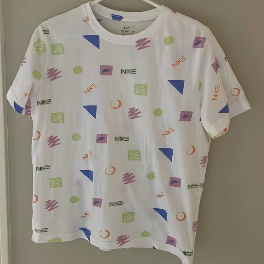 Nike Youth Girls XL White Cotton Pastel Geometric Print T-Shirt Short Sleeve